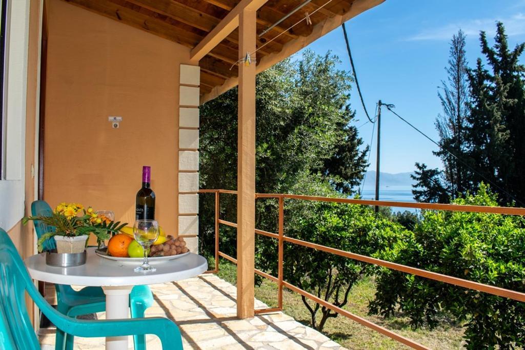 Takis&Eirini Family Apartments Perama  Dış mekan fotoğraf