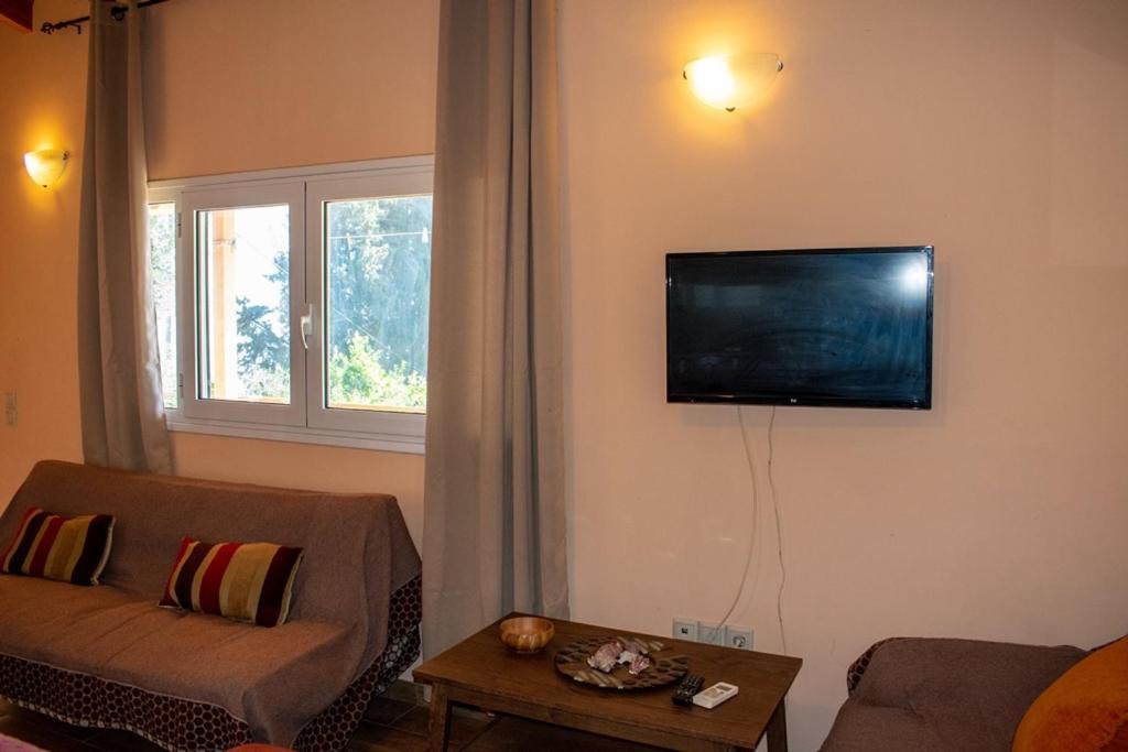 Takis&Eirini Family Apartments Perama  Dış mekan fotoğraf