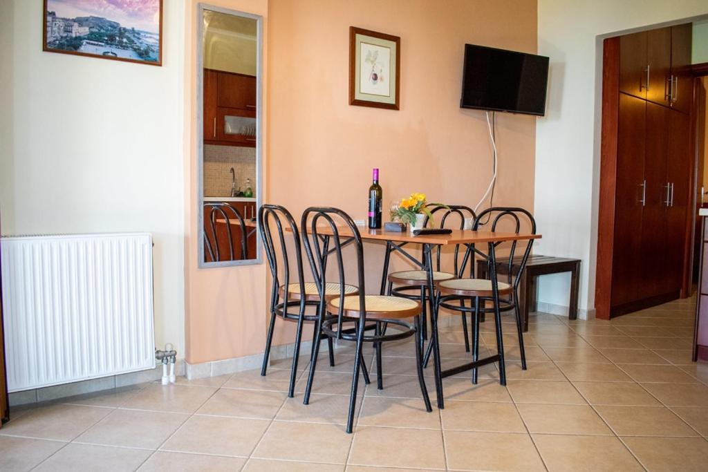 Takis&Eirini Family Apartments Perama  Dış mekan fotoğraf
