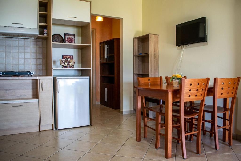 Takis&Eirini Family Apartments Perama  Dış mekan fotoğraf