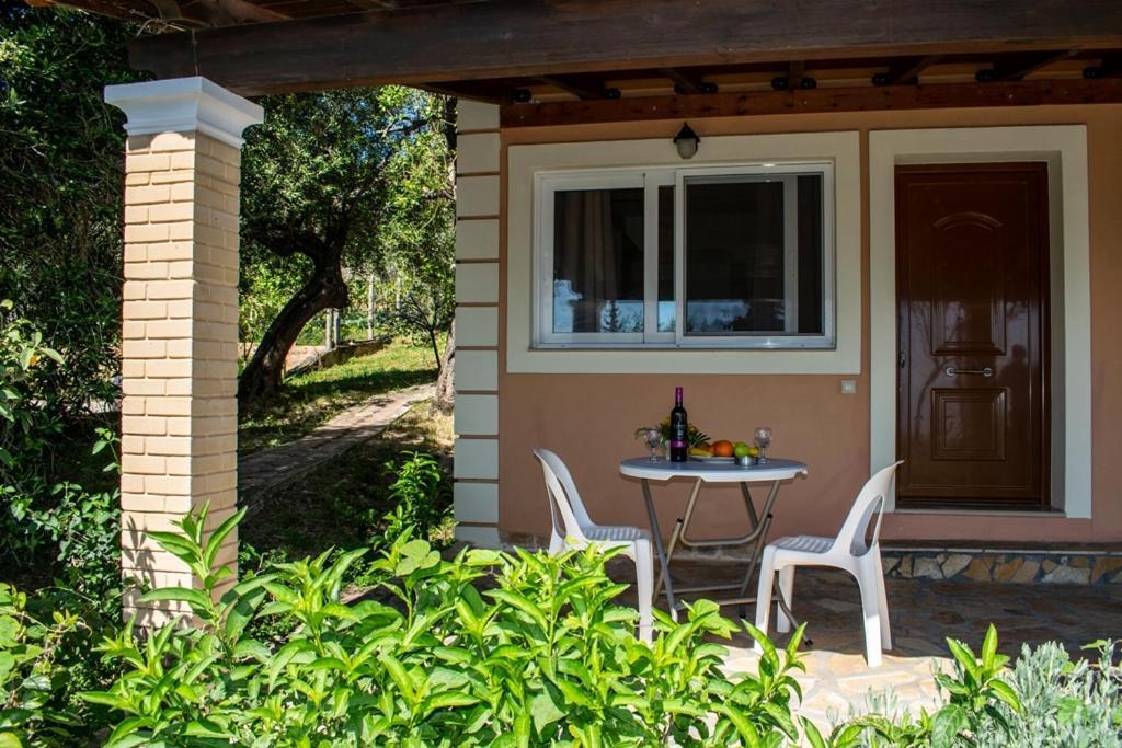 Takis&Eirini Family Apartments Perama  Dış mekan fotoğraf