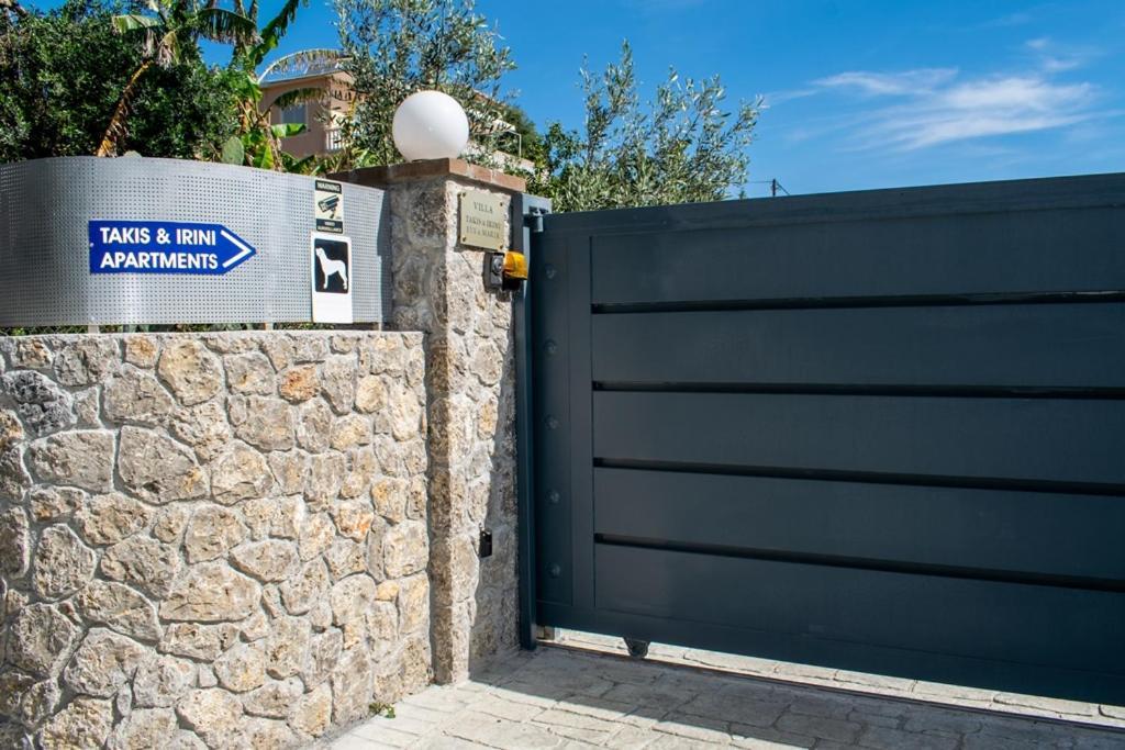 Takis&Eirini Family Apartments Perama  Dış mekan fotoğraf